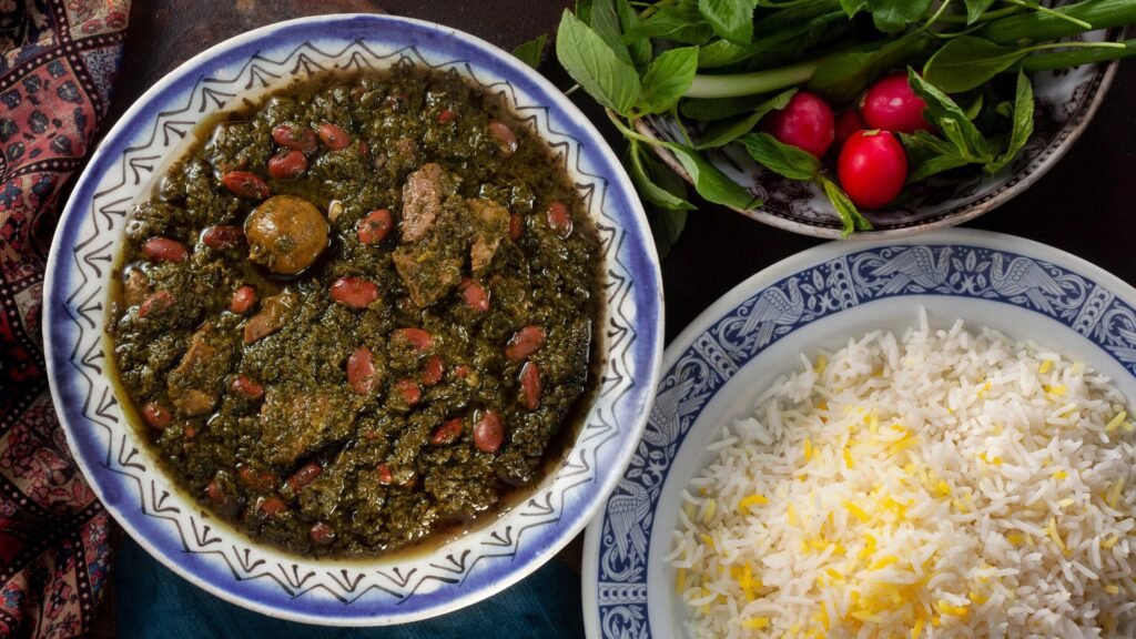 طرز تهیه مرحله به مرحله قورمه سبزی بدون زودپز