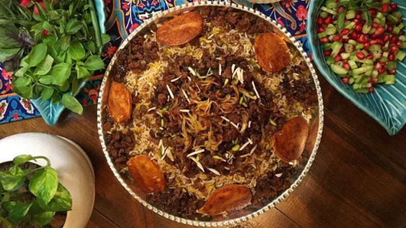 عدس پلو مجلسی- طرز تهیه عدس پلو با گوشت چرخکرده و مرغ