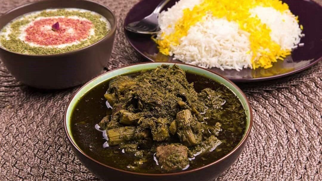 طرز تهیه و فوت و فن پخت خورشت کرفس مجلسی در زودپز