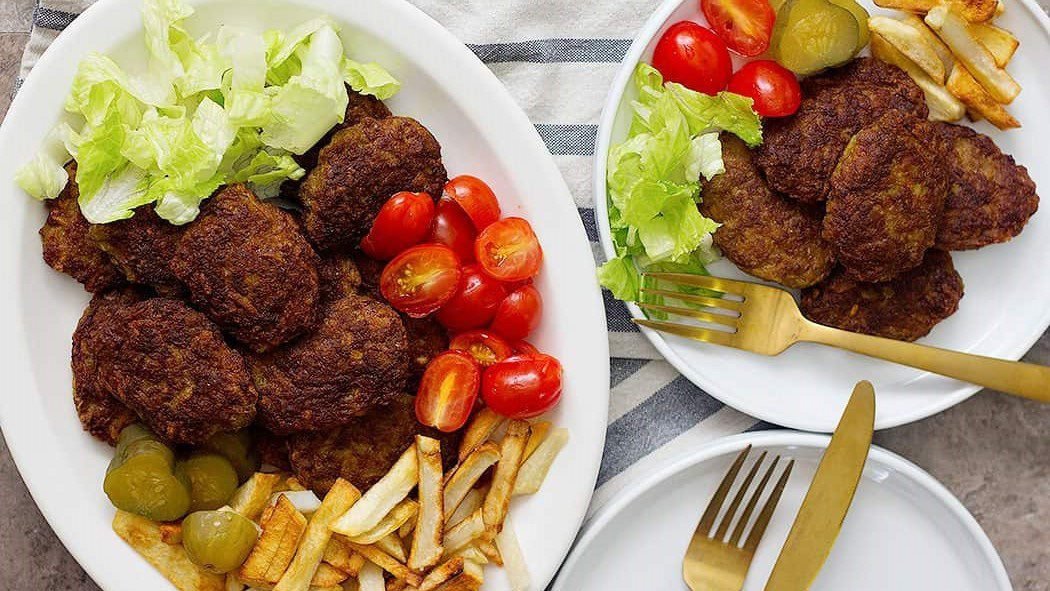 کتلت گوشت- طرز تهیه کتلت گوشت خوشمزه با سیب زمینی پخته و خام