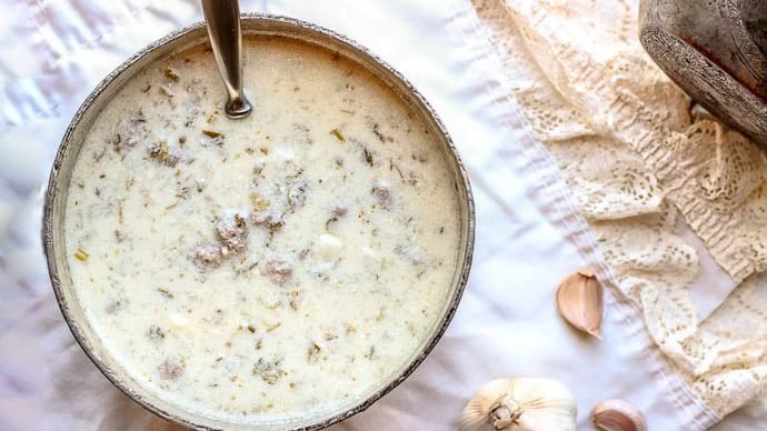 طرز تهیه و پخت آش دوغ اصیل محلی و خوشمزه همراه با نکات