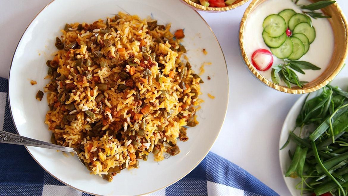 طرز تهیه لوبیاپلو خوشمزه و مجلسی با گوشت قرمز و مرغ