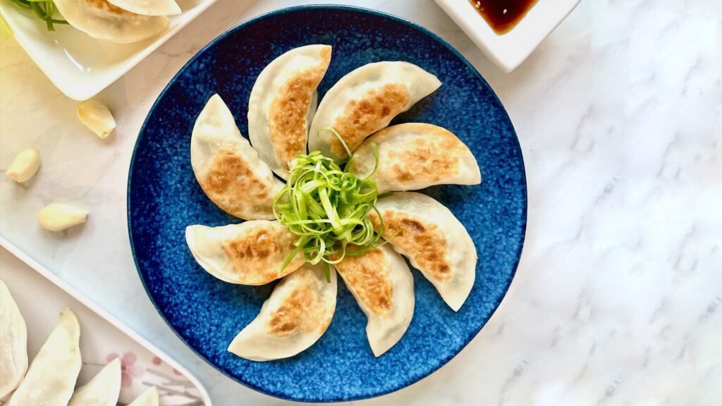 طرز تهیه پیراشکی گوشت در فر و بدون فر با طعمی بینظیر