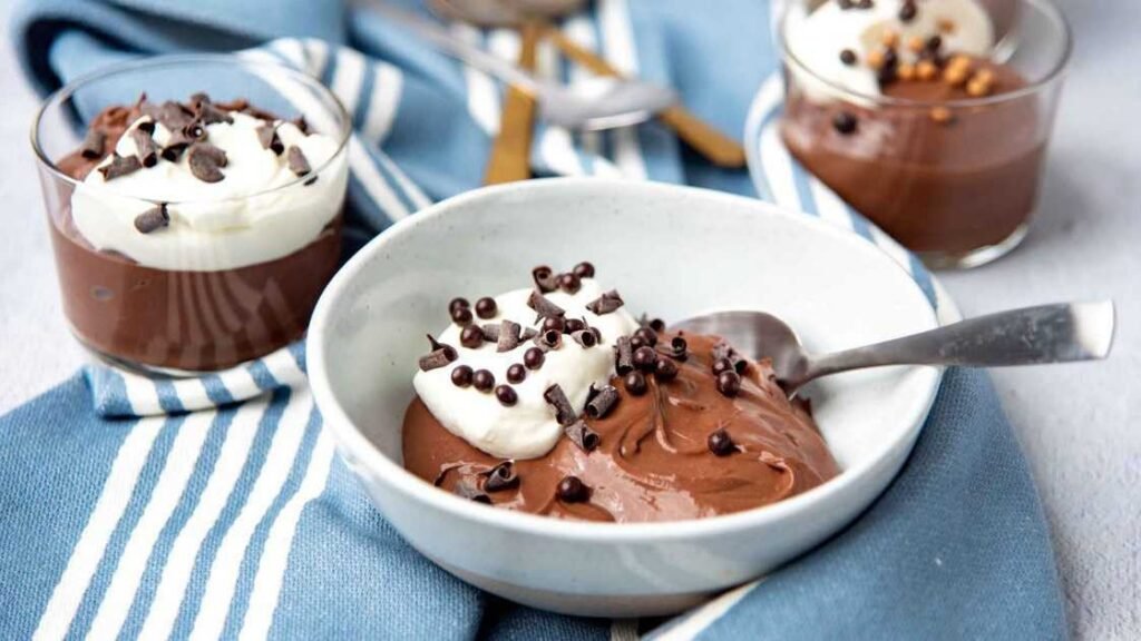 طرز تهیه پودینگ شکلاتی قالبی فوری با فوت و فن مخصوص