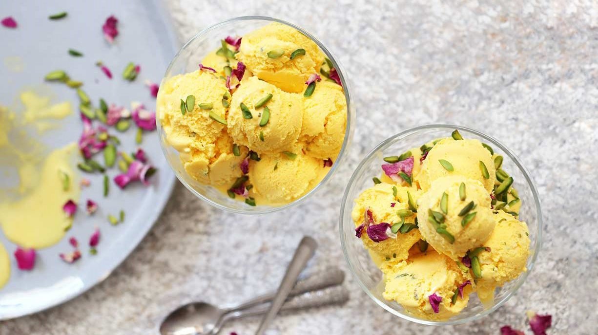 طرز تهیه بستنی سنتی خانگی به روش آسان بصورت مرحله‌ای