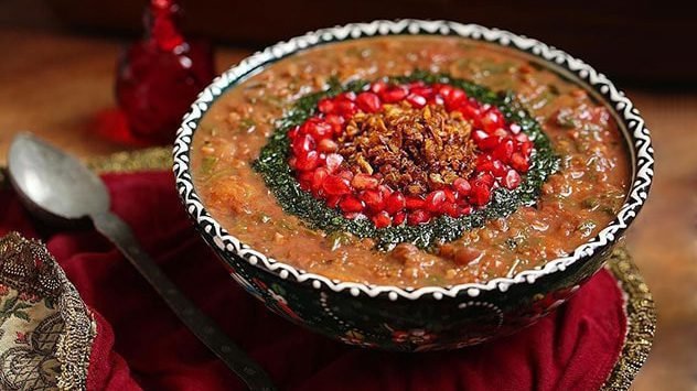 طرز تهیه آش گوجه فرنگی تبریز به روش مجلسی با طعمی بینظیر