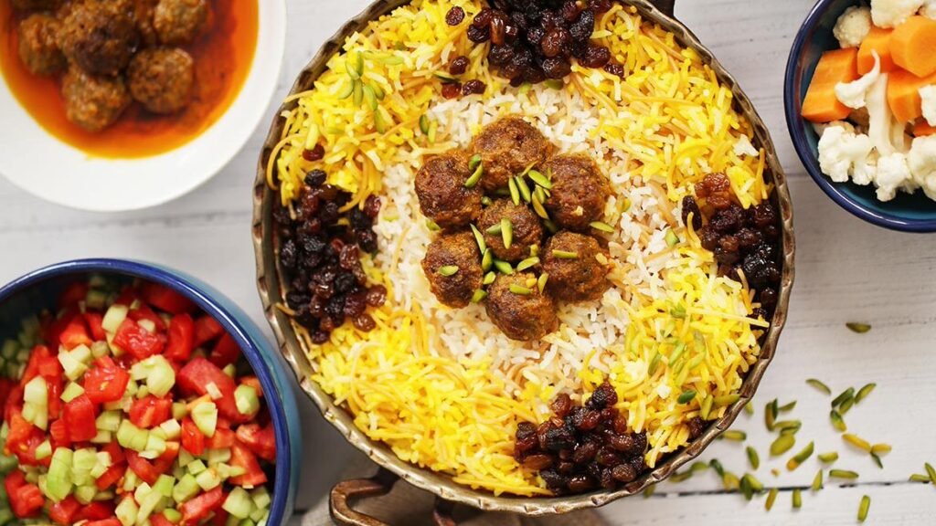 طرز درست کردن کشمش پلو خوشمزه و مجلسی به روش ساده همراه با ذکر نکات
