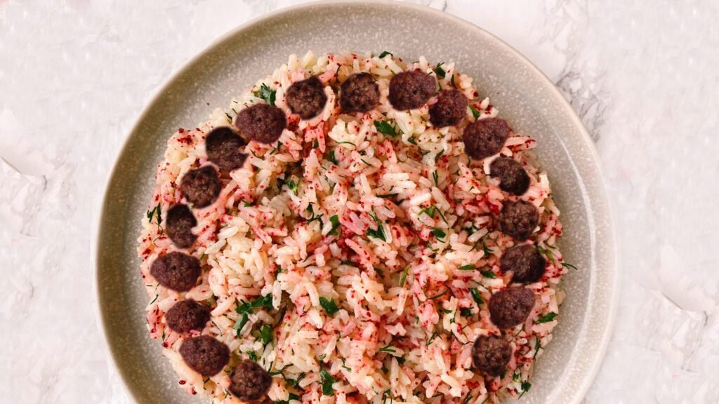 طرز تهیه سماق پلو اردبیلی بصورت مرحله‌ای با گوشت قلقلی