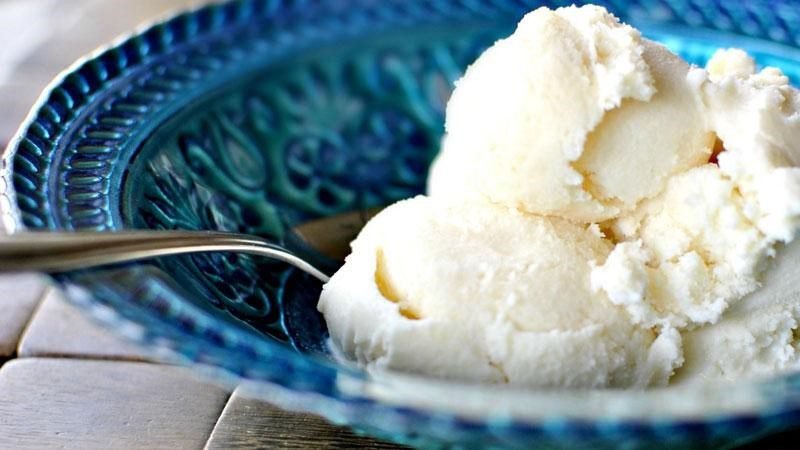 طرز تهیه بستنی خانگی با شیر و خامه [آموزش مرحله به مرحله]