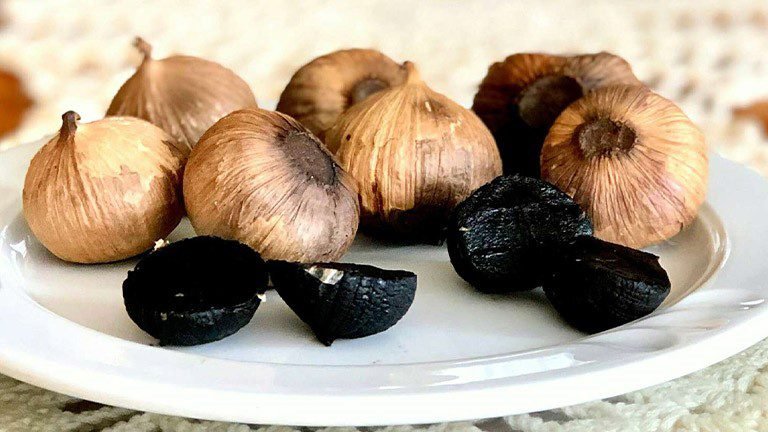 طرز تهیه سیر سیاه در زودپز؛ معرفی روشی ساده و آسان